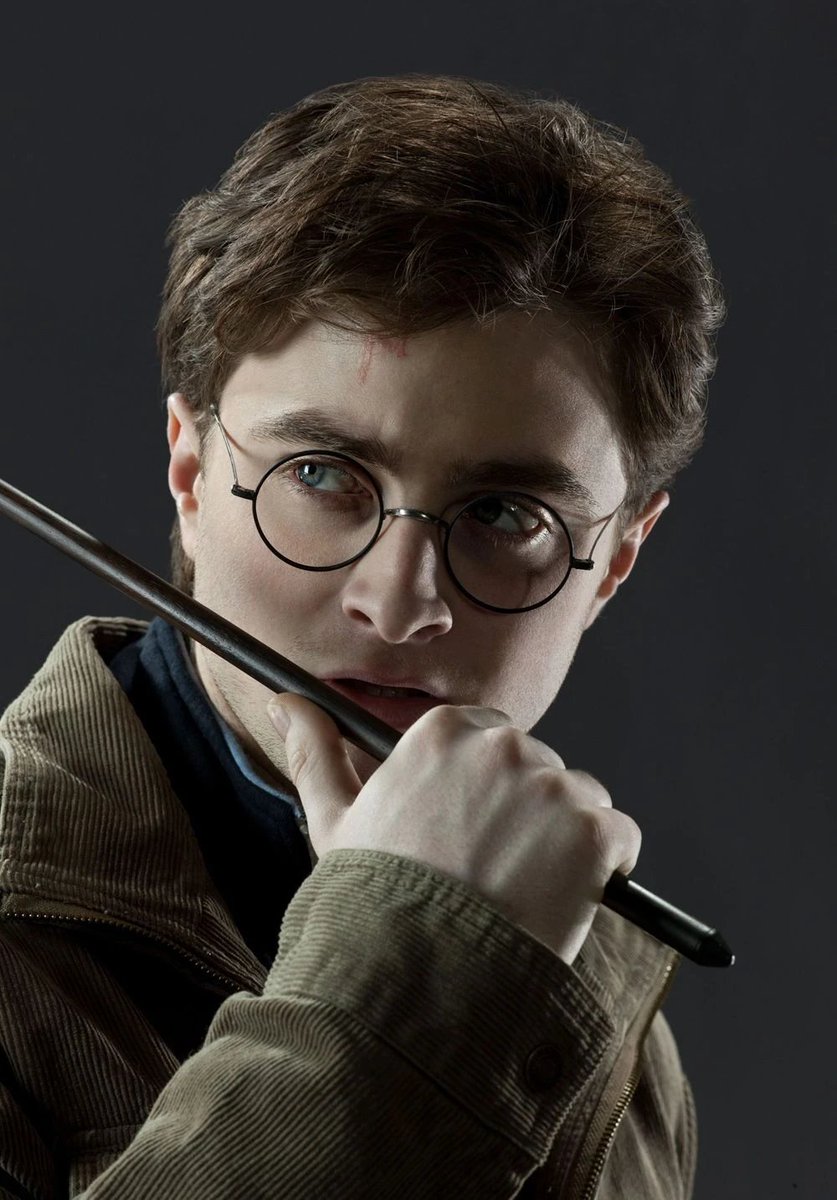 CultureCrave's tweet photo. Daniel Radcliffe shares his advice for the young actors of 'Stranger Things'

"I've met a few of the Stranger Things kids recently, and it's always lovely to meet them and see how well they're all doing"  

"I give the same piece of advice to all of them ... Do whatever the fuck you want"

"You have done the thing ... use that ...  If you've had that kind of a start in your career, now you are free to have fun"

(via Happy Sad Confused)