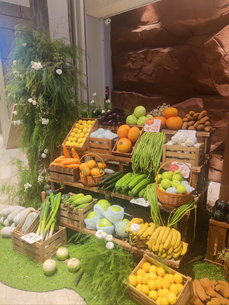 Luis51677430's tweet photo. New organic veggies u0026 free-range eggs in! Grab farm-fresh picks for your week’s meals #FreshLocal https://t.co/hu5FyEpeMY