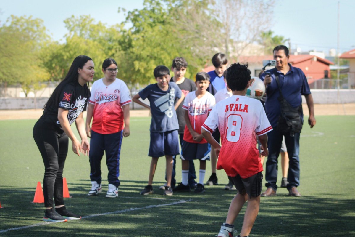 RebecaVzlaA's tweet photo. ¿Cómo que ya pasó una semana desde que iniciaron los Centros de Bienestar Juvenil? 😱✨

El tiempo vuela cuando te diviertes entre actividades, juegos y aprendizaje. 🎨⚽📚

Hacemos una pausa este fin de semana, pero el lunes regresamos con más diversión en los Centros de Bienestar Juvenil. ☀️
