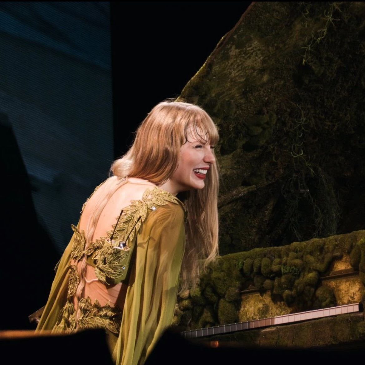 loverxttpd's tweet photo. can you tell im missing the eras tour https://t.co/Br0c5Pa5j6