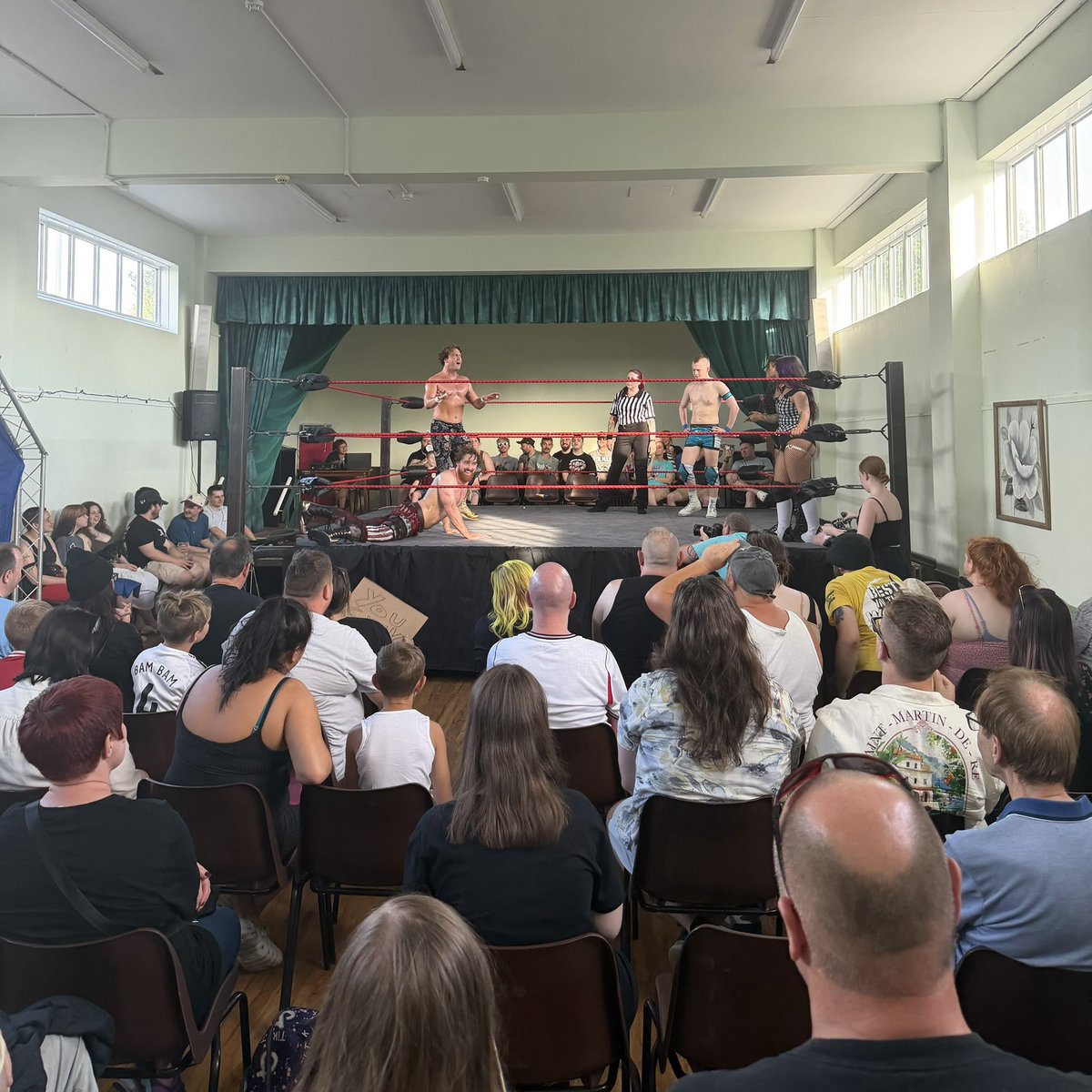 BritWresIsAlive's tweet photo. Tate Mayfairs Vs Charles Crowley Vs Hollie Barlow Vs Lana Austin Vs Zac Walker.
Shenanigans!!!
#BridgePro https://t.co/JutKBG88hw