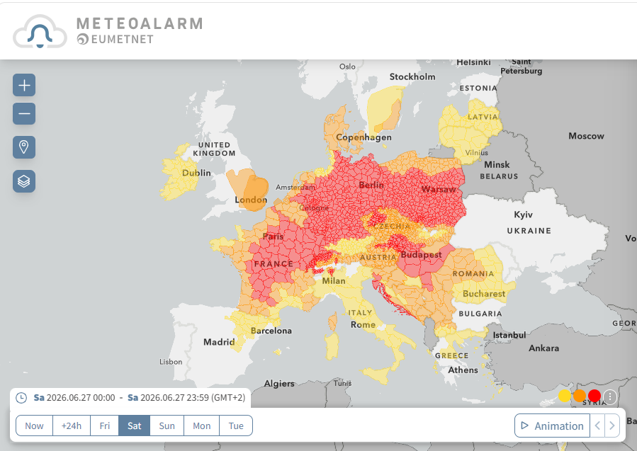 meteometeorito's tweet photo. Brutal la ola de calor que atraviesa Europa, gran parte de esta estará mañana en aviso rojo por calor. Seguirán cayendo récords absolutos, mensuales, nacionales... #heatwave https://t.co/5PIAO7Bf4K