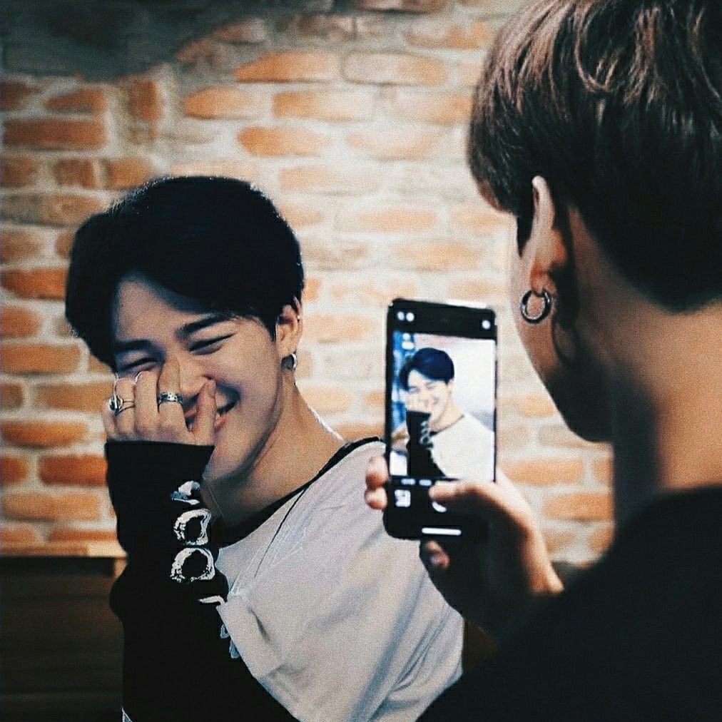 kmnfate's tweet photo. jungkook loves taking pictures of jimin <3 https://t.co/SnD0tbdFX2