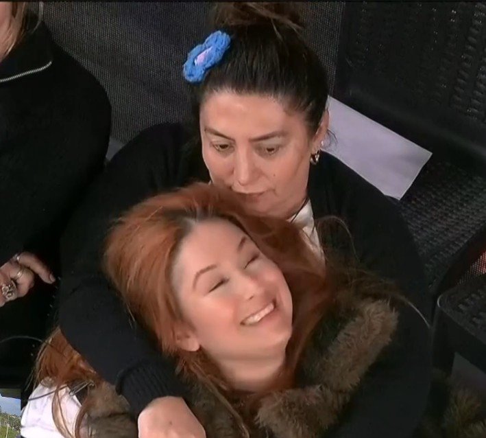 vaaltinker's tweet photo. voten a NENU al 9009 para no separar a esta linda familia 💔💔💔💔
#GranHermano https://t.co/mBpcG6KDl0