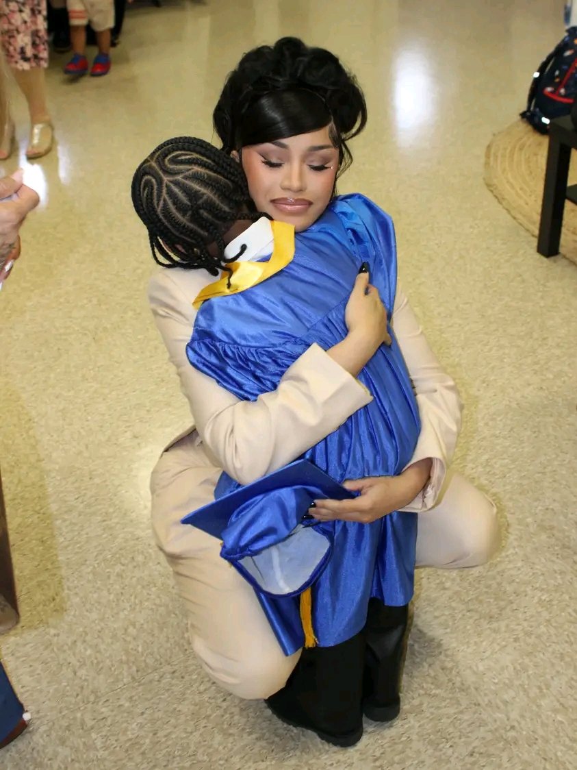 blackthreads0's tweet photo. Cardi B celebrating Wave's preschool graduation today. 😍💙 https://t.co/tvpq2RkVaj