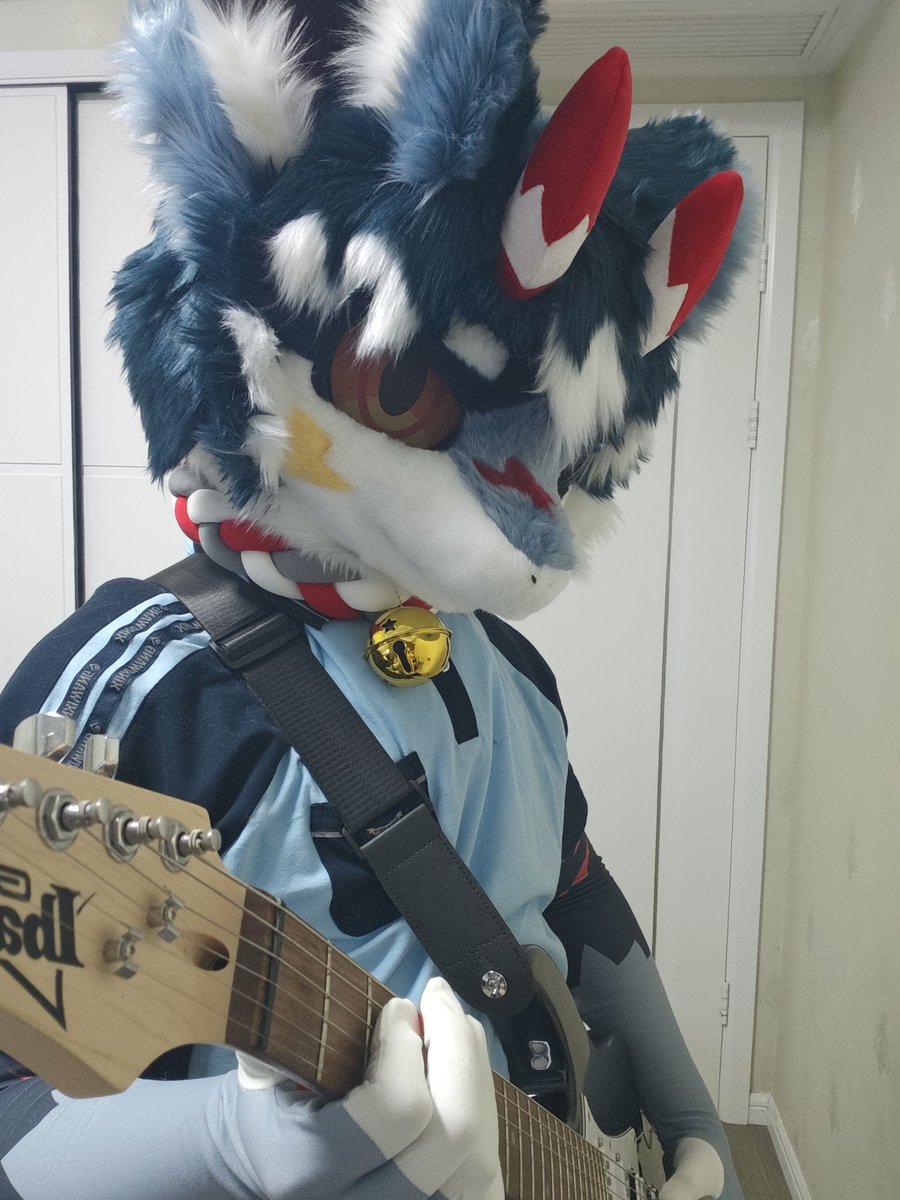 RennautFox's tweet photo. 来点吉他吧，我的朋友🎸🎸🎸
#furry #兽人 #兽圈 https://t.co/iaQ9I5hYJB