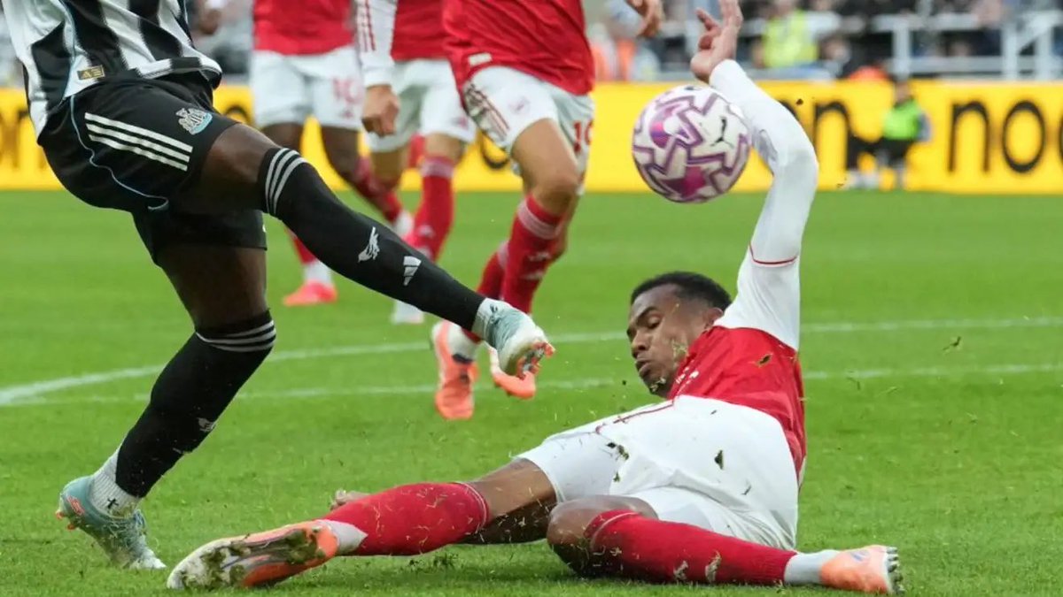 kaigmuz's tweet photo. @utdscope Still wondering why this wasn’t given as a penalty https://t.co/W5vxKihejw