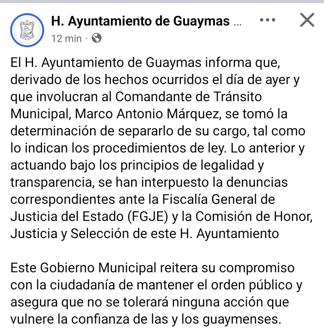 elalbertomedina's tweet photo. 🚨 Comandante APUNTA CON PISTOLA a conductor detenido por exceso de velocidad en Guaymas; lo separan del cargo

El jefe de Tránsito, Marco Antonio Márquez, fue captado apuntando con un arma de fuego al conductor de un auto que fue detenido por exceso de velocidad.

Se observa en el video que el conductor acepta pagar la multa, pero aun así el policía le pide que se baje del auto.

Horas después, el Ayuntamiento de Guaymas informó que Márquez había sido separado de su cargo, además de que investiga el caso por su parte y se interpuso una denuncia ante la @fgjesonora.

📹: @AguedaBarojas