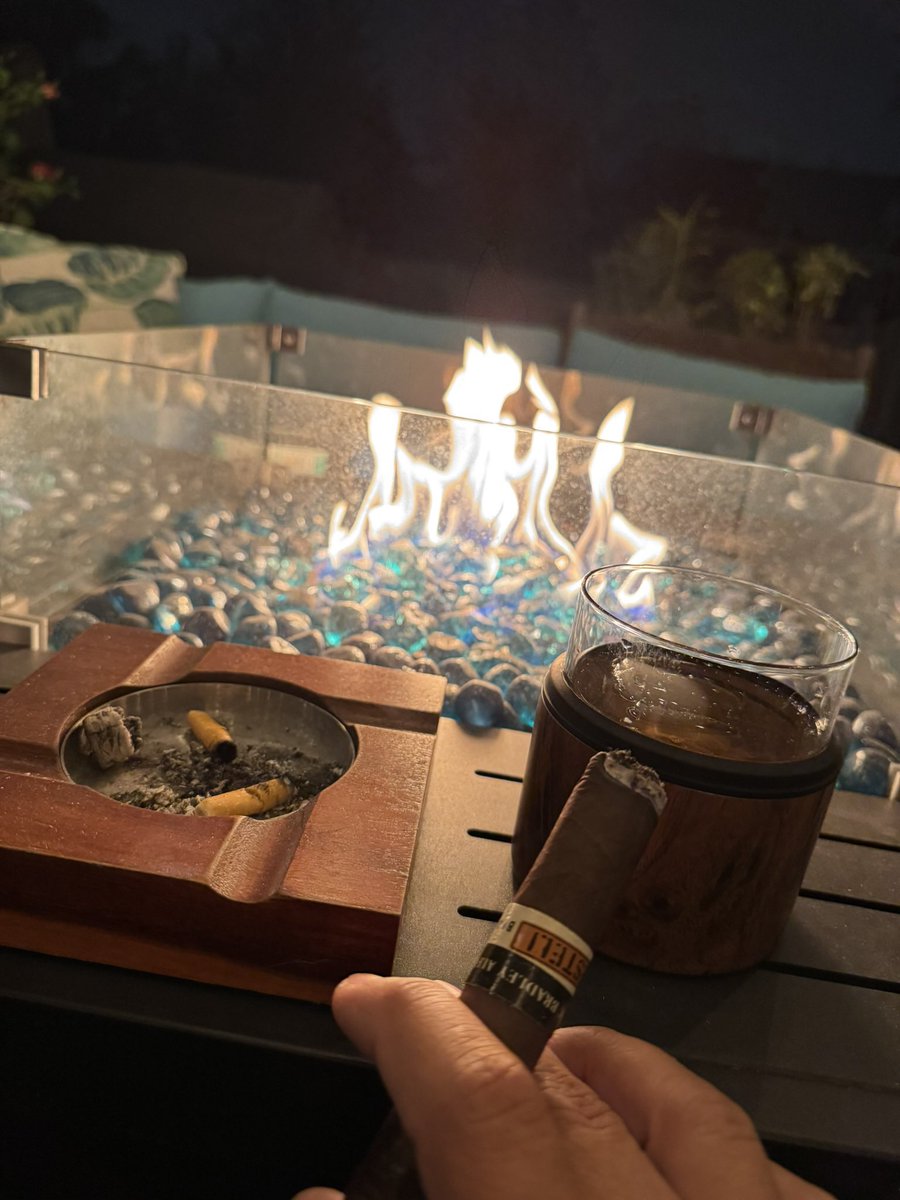 luckylou9's tweet photo. @SiriusXMFantasy @Jeff_Mans @Tedschuster Nothing beats smoking some meats with glass of bourbon and a cigar!! SummaTime!!! 🔥🔥🔥 https://t.co/2PhajmUIm1