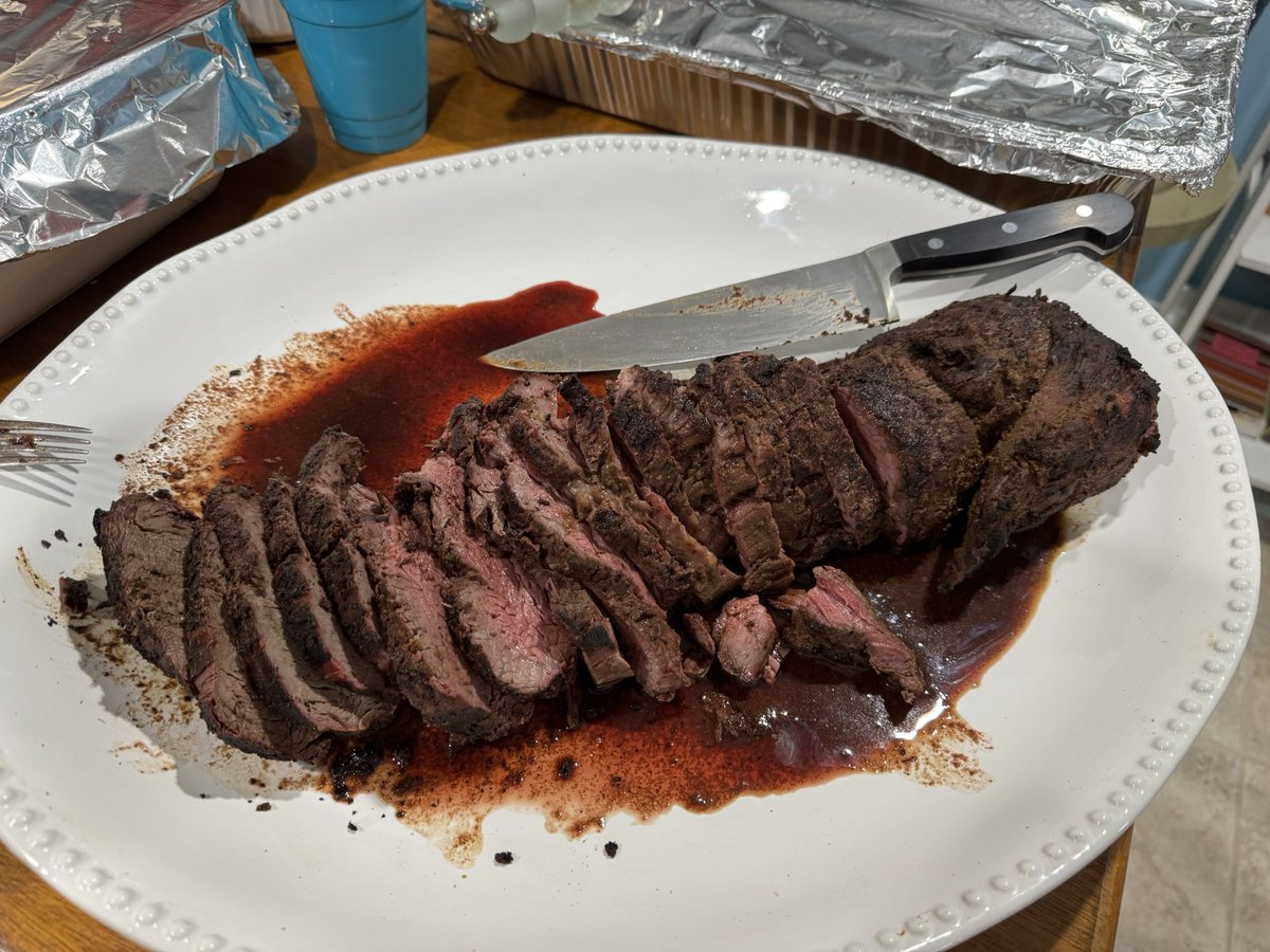 luckylou9's tweet photo. @SiriusXMFantasy @Jeff_Mans @Tedschuster Nothing beats smoking some meats with glass of bourbon and a cigar!! SummaTime!!! 🔥🔥🔥 https://t.co/2PhajmUIm1