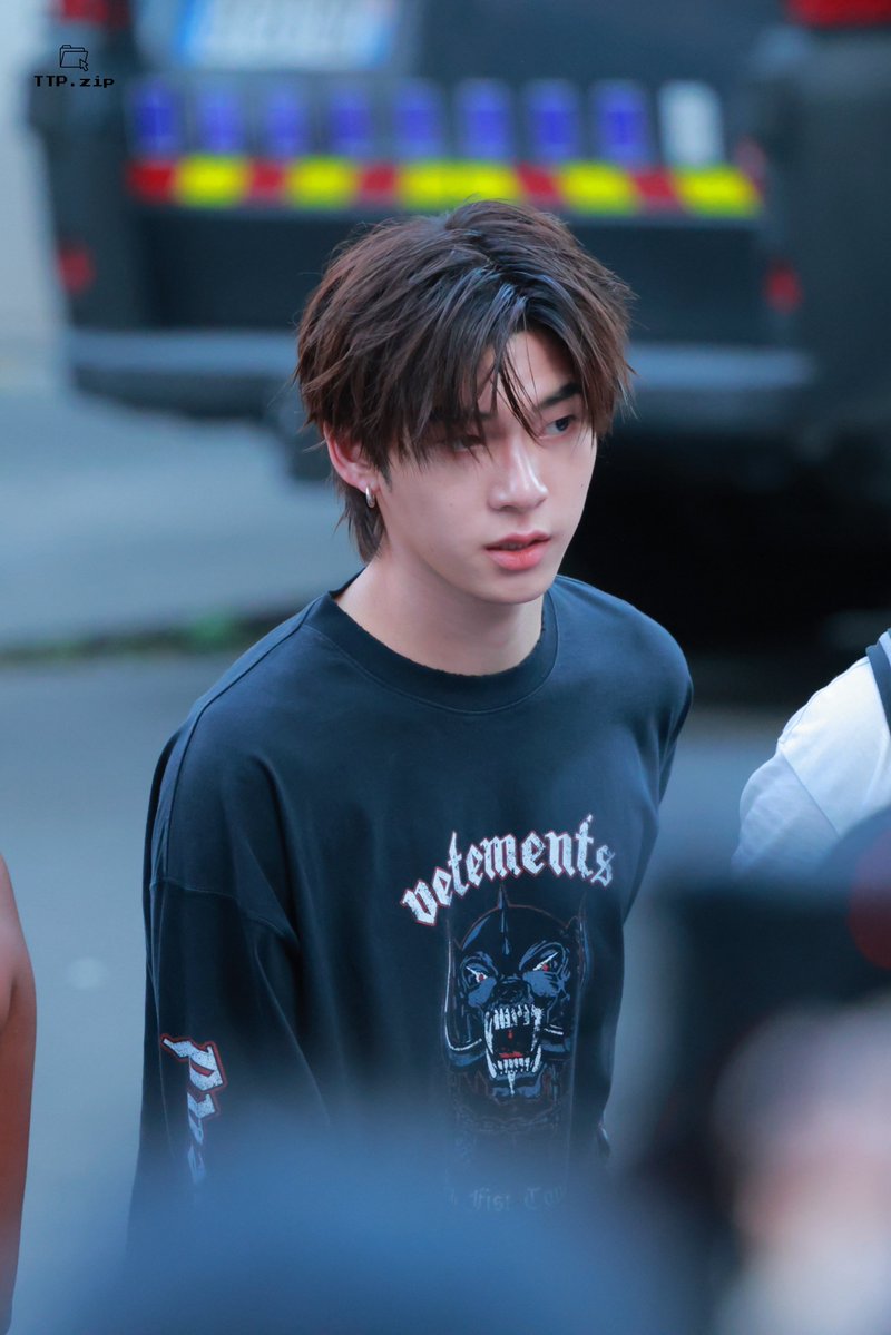 TTP_zip's tweet photo. 𖤐ˊ˗ 260626 

2tee in Paris 

TTP X VETEMENTS SS27
#VETEMENTSxTeeTeePor
#VETEMENTS
#PARISFASHIONWEEK
#twnpich https://t.co/KskgJ3IbYI