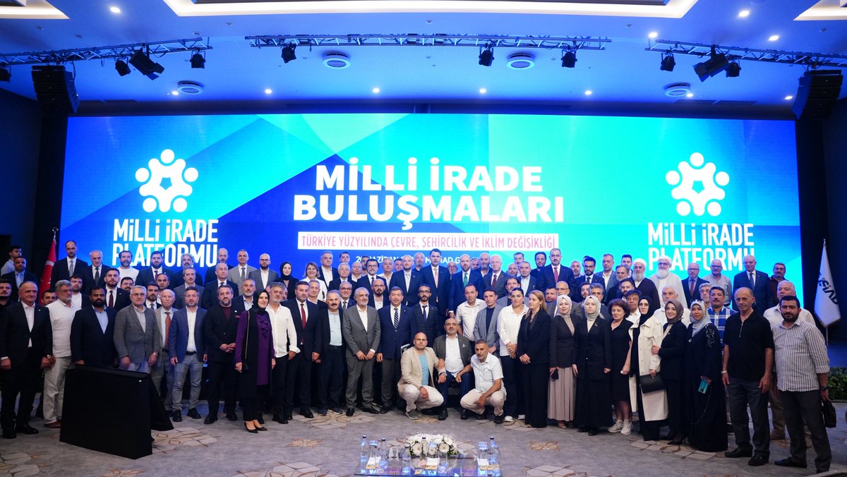 murat_kurum's tweet photo. Milli İrade Platformu tarafından düzenlenen 15. Milli İrade Buluşması’nda sivil toplum kuruluşlarımızın temsilcileriyle bir araya gelerek çalışmalarımızı anlattık, istişarelerde bulunduk.

Milletleri güçlü kılan, zor zamanlarda kenetlenme ve ortak hedeflere birlikte yürüme iradesidir. 15 Temmuz’dan Asrın Felaketi’ne kadar her sınamada milletimiz ve sivil toplum kuruluşlarımız omuz omuza vererek tüm dünyaya örnek bir dayanışma sergiledi. Deprem bölgesinde seferberlik ruhuyla ortaya konan fedakarlık da milletimizin büyüklüğünü gözler önüne serdi. 

Bu kıymetli buluşma vesilesiyle bir araya geldiğimiz Sayın Bilal Erdoğan başta olmak üzere MÜSİAD Genel Başkanı Sayın Burhan Özdemir’e, birlik ve beraberliğimiz için elini taşın altına koymaktan çekinmeyen tüm sivil toplum kuruluşlarımıza ve emeği geçen herkese yürekten teşekkür ediyorum.

📍MÜSİAD Genel Merkez