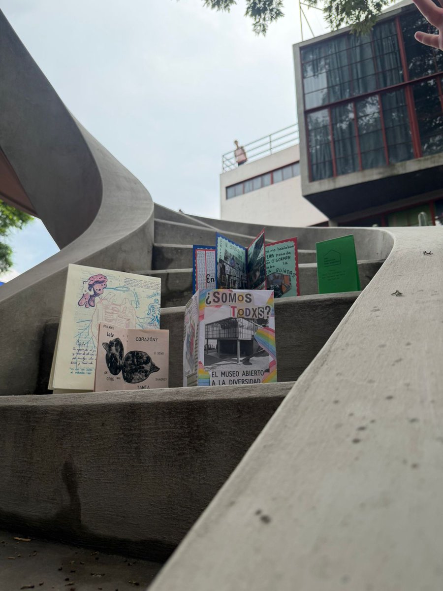 museoestudioDR's tweet photo. Imagina cómo te gustaría que el Museo Casa Estudio Diego Rivera y Frida Kahlo te escuche, te represente y te incluya.

Tu fanzine puede contar historias reales, emociones o sueños y convertir al museo en un lugar cercano a ti.

¡Particpa!
🔗 Consulta las bases en el link👇 https://t.co/V3bQ6M0t0s