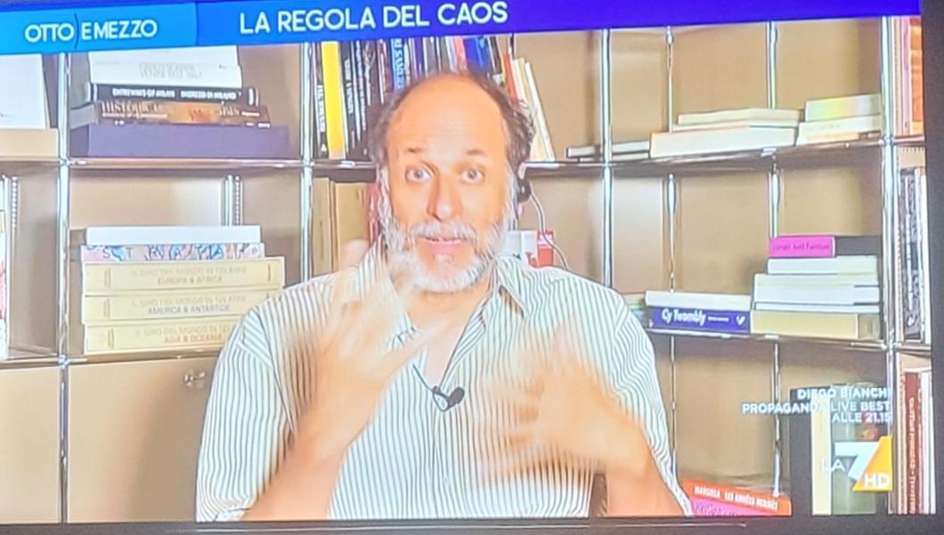 Mari8otto8's tweet photo. #ottoemezzo Luca Guadagnino
La sinistra per contrapporsi alle politiche di destra-destra  deve fare politiche di sinistra-sinistra e  recupera gli astenuti
90 minuti di applausi e standing ovation 👏👏👏👏 https://t.co/ng1aq2z0V2