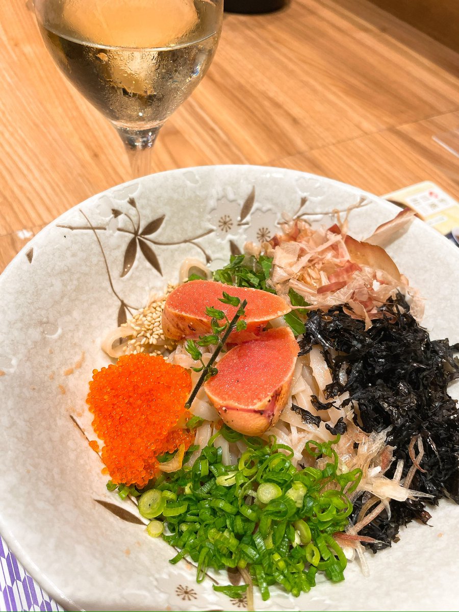 taka_dive's tweet photo. 季節限定メニューの、冷たいお出汁でいただく茶漬けたらこパスタ🍝
ミョウガやゴマといった薬味が効いてて、白ワインとのハーモニーも抜群😋 https://t.co/rMlHZiAdox