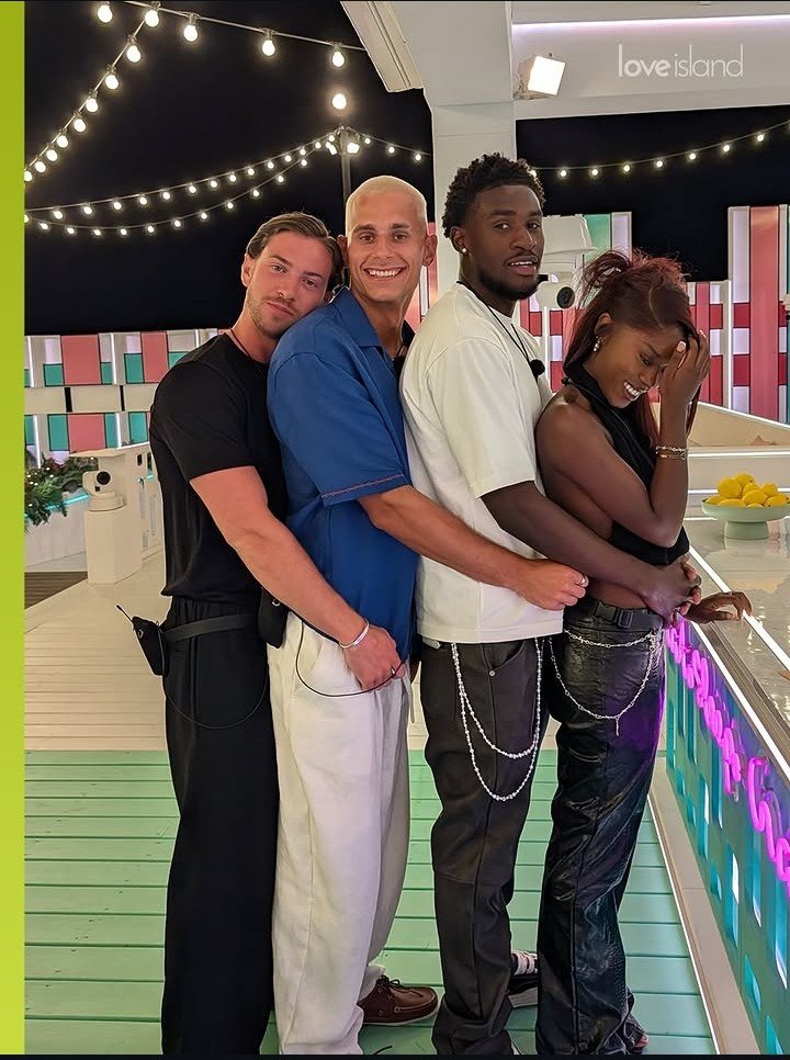 Leethabx's tweet photo. ?? 😭
#loveislanduk #loveisland https://t.co/lih2NmBH72