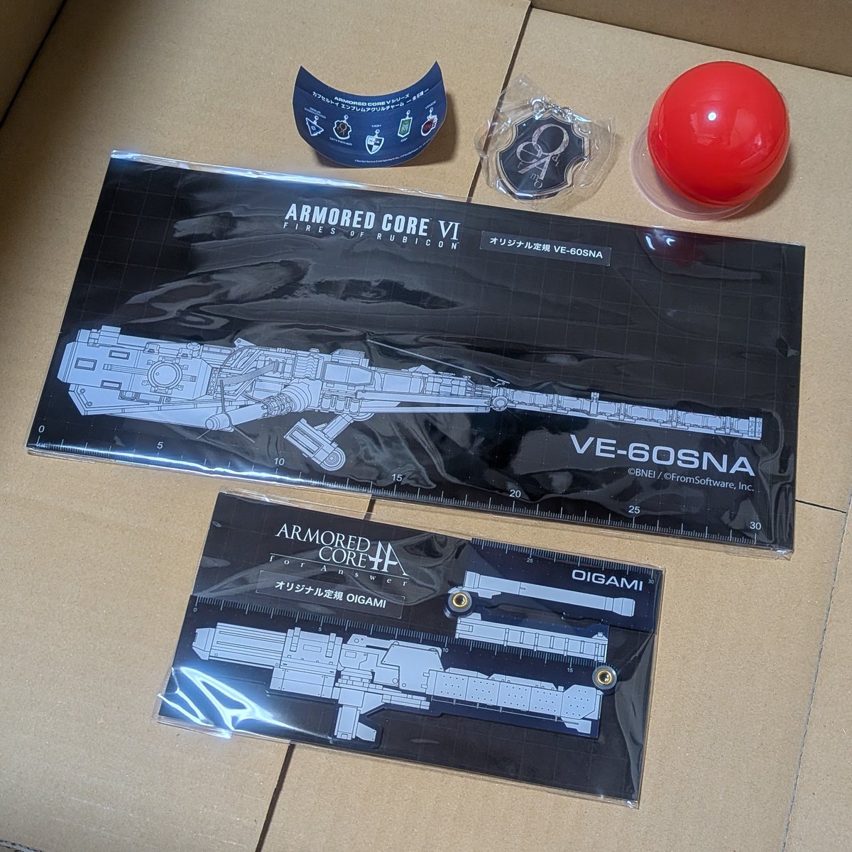mtygk's tweet photo. 届いたARMORED COREグッズの中身ちゃんと確認してなかったから開けて見てたんだけど、面白がってよく見ずに買った定規が思ったよりデカくて笑ってた🤣30cmならそらデカいわw
あとEGFが来たら嬉しい、そうでなくても三大勢力…くらいの気持ちでガチャ買ったらOdi et amo https://t.co/maTt5EUwk3