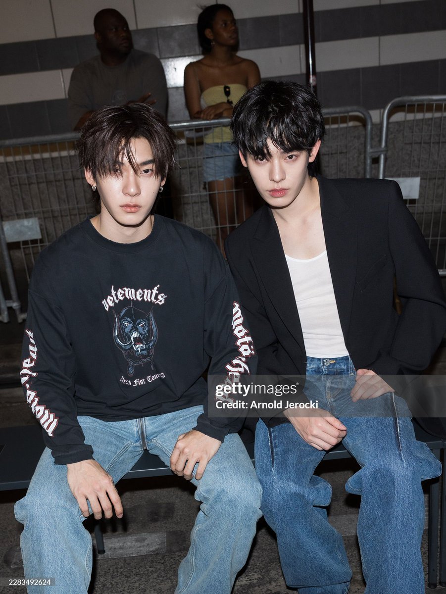 itz2tee__'s tweet photo. ในที่สุดน้องก็ได้อยู่ใน gettyimages แล้วภูมิใจในตัวหนูที่สุด ตี๋ตี๋ป๋อเก่งมากกกกก วันนี้ก็มาถึงสักทีนะ✨🫳🏻

TTP X VETEMENTS SS27

#VETEMENTSxTeeTeePor
#twnpich #Porsuppakarn #teeteepor https://t.co/14QmxwsegN