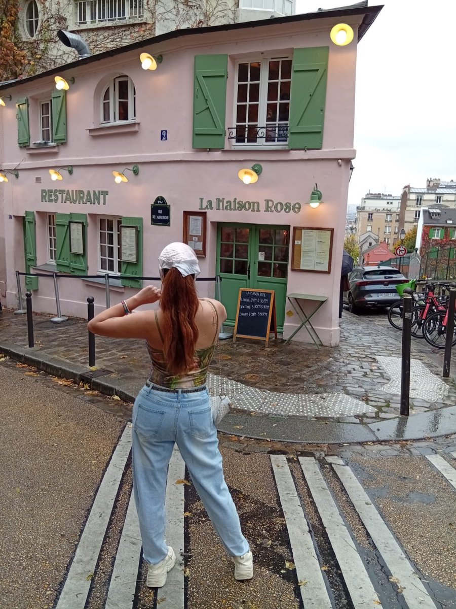 Yamileth_Elisea's tweet photo. 🇫🇷 #paris #emilyinparis 🩷📷📷 https://t.co/QKBJQW7Egd