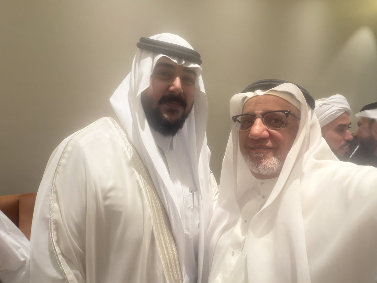 samir_barqah's tweet photo. في ليلة مكية مُبهرة دعيت لحضور حفل عَقد قران الأبن المهندس احمد رئيف خوقير على كريمة السيد ايمن عبدالهادي كتبي و أزدانت الليلة مشاركة أقارب وأرحام العائلتين الكريمتين على أصوات ونغم الأهازيج الشعبية . 
بارك الله لهما وبارك عليهما وجمع بينهما في خير  🤍 https://t.co/ME4oER2MeI