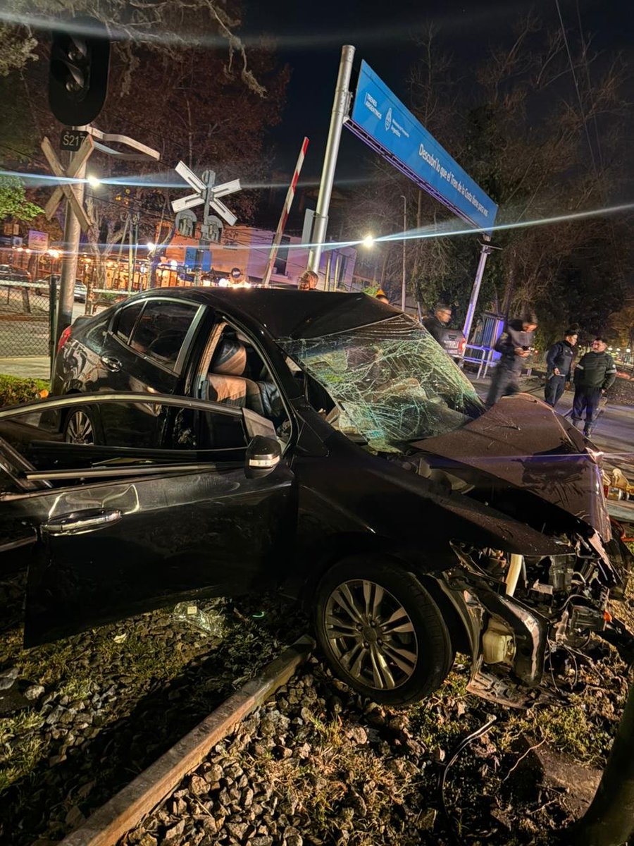 finomartinez's tweet photo. Murió Ernestina Pais.

Su auto fue arrollado por una formación del Tren de la Costa. Tenía 54 años. https://t.co/qGWhz04j4h