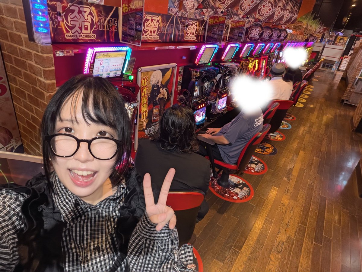 goodbye_shaolin's tweet photo. #アレナ扶桑 店様にて実践開始〜🥳✨
みんな並びで座ってくれて超ハッピーです❣️(✌🏻︎ᐢᴖ ·̫ ᴖᐢ)✌🏻︎

今日こそ有馬倒すゾ୧(`•ω•´)୨💥💥💥

今日は7の付く日だ🎰🍀*゜

 #pr https://t.co/OoPr2vdPL4