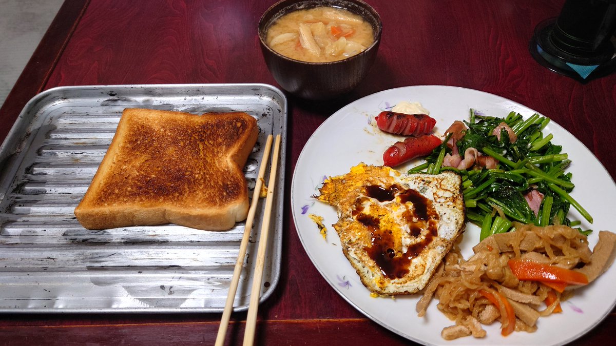 premium0920's tweet photo. 朝飯👍ちょっとオリーブオイル食パンが間違ってる気がするけど米節約なんで😅切り干し大根の味付け我ながら最高⤴️ https://t.co/O78FfSJqrK