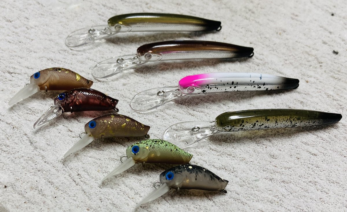 gUSS4hgSpW86139's tweet photo. こちらの商品まもなく発売となります〜🎣
ディスプラウト✖️アイビーラインコラボ
大好評なミラーオリーブSBに加え３色を新色に加えました‼️
同時にピコピコイーグルも発売🥳
マイカラーなタカクールBKRGもラインナップ🤩
その他のカラーもピコピコと相性バッチリ🌟 https://t.co/hnpe8VKNgn