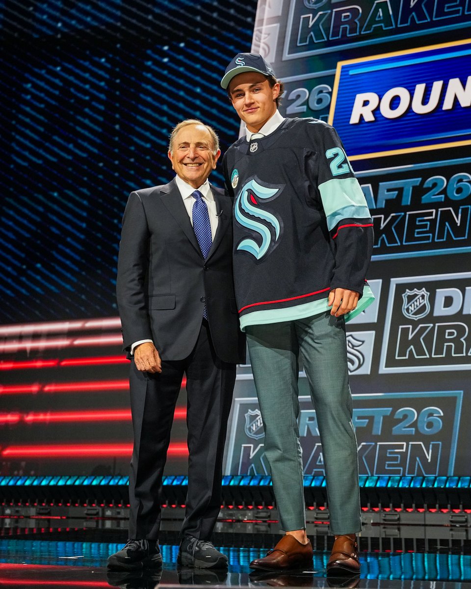 SeattleKraken's tweet photo. First look at Chase Reid in #SeaKraken colors! 🤩

#NHLDraft | @UpperDeckSports https://t.co/3J5PQqhah2