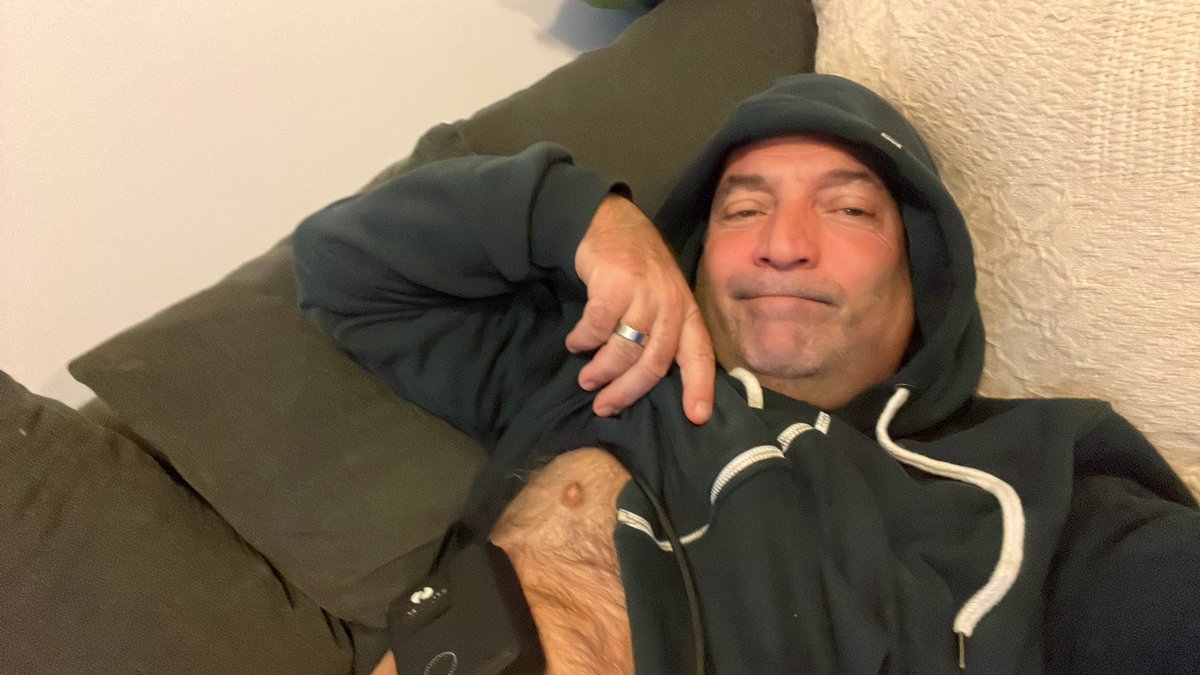 elocorober's tweet photo. Llegué a casa y está helada , así qué sólo voy a mostrar mi holter y un pecho🤭
Hasta mañana fogosos 🔥🔥🔥que descansen https://t.co/en5LXETOBu