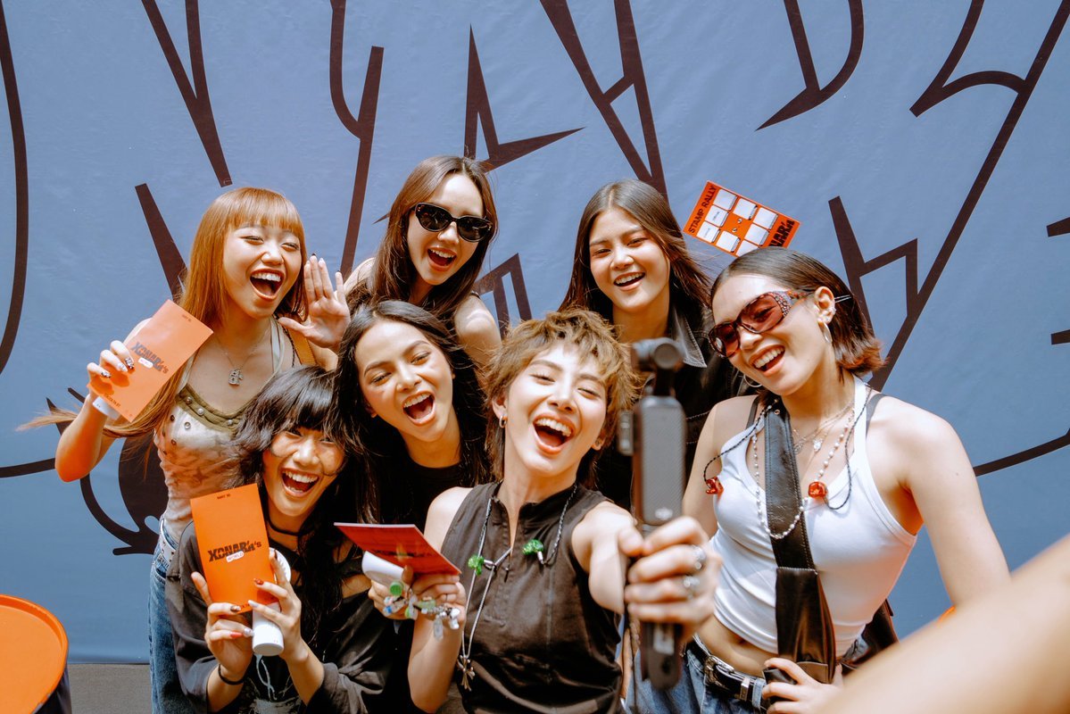 ChecheNek's tweet photo. Cheering for legends and rising stars, loud and proud for SB19 and XONARA! Let's keep supporting P-pop together and shooting for the stars even higher. ✨🩵❤️‍🔥

SB19 fan since GO UP era
XONARA fan since pre-debut 

#SB19 @SB19Official
#XONARA @officialxonara https://t.co/Ew4LW2NTHh