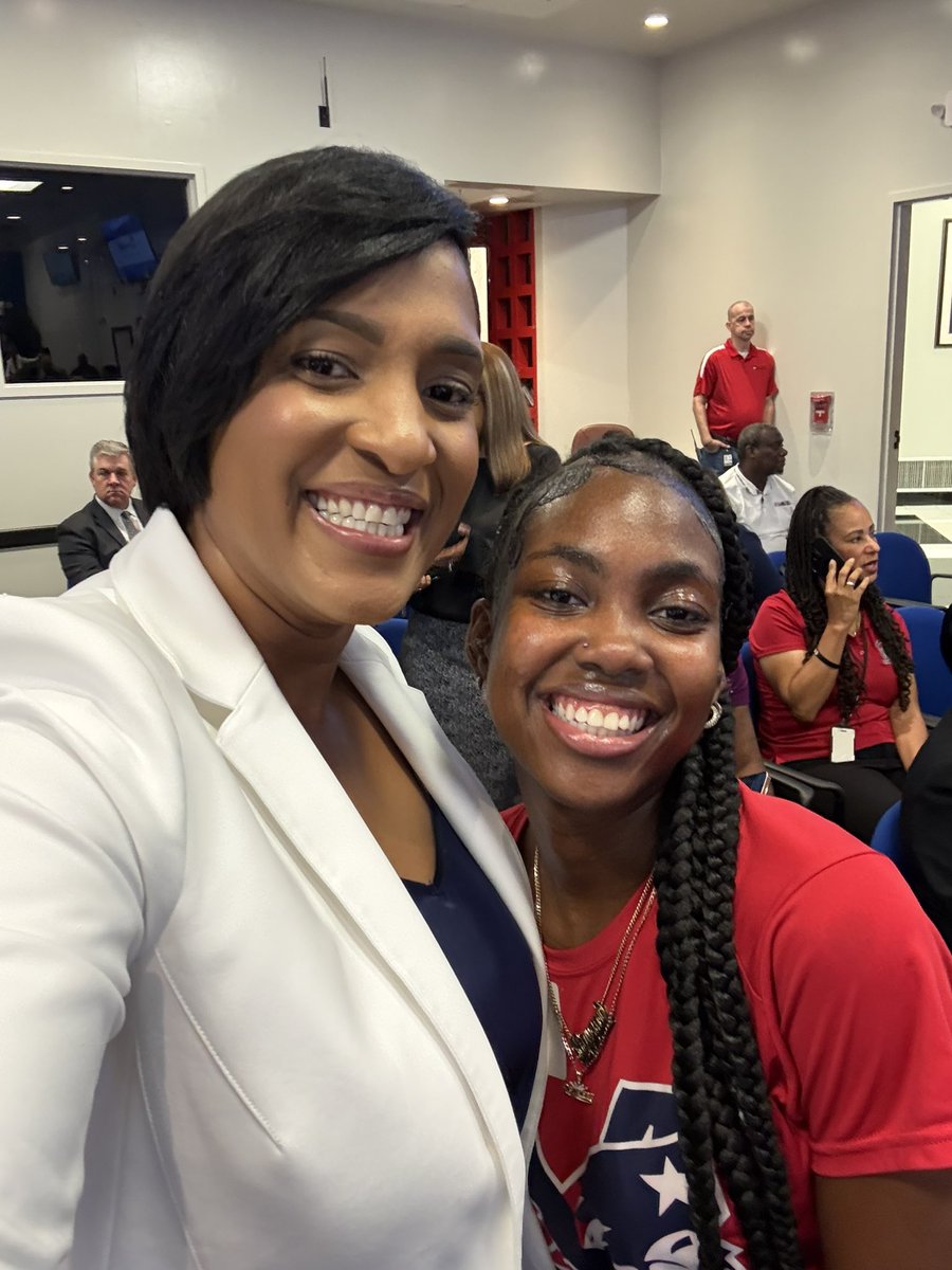MHS__Principal's tweet photo. Had the pleasure of meeting one of my first Premier Patriots the other day! She proudly recited the Pledge of Allegiance at the Broward School Board meeting and serves as a District 2 intern. Proud to have Kywana representing Miramar! 💙🤍❤️ https://t.co/XjmVWyevrB