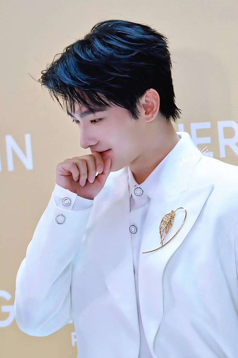 BOBBYyangyang's tweet photo. #양양 #杨洋 #yangyang
내 비타민🍋 내사랑"(*˙︶˙*)ﾉ"💛
매일 얼굴보니까 좋으다🤭 
내 피로를 씻겨주는 오빠얌💙 https://t.co/v1TUMpTwf0