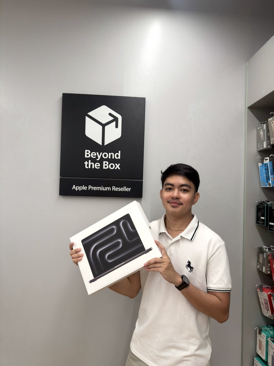eybert_'s tweet photo. the winner is space black 😅 https://t.co/Pex1ohTFPI