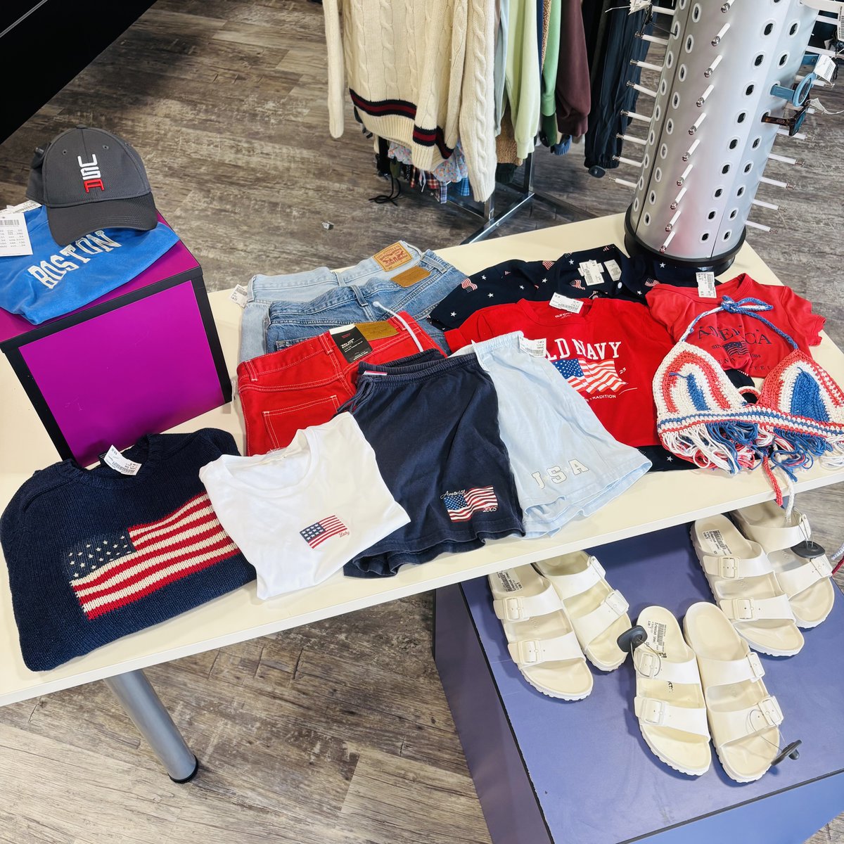 PCBrookfield's tweet photo. Our new table is set up just in time for the Fourth! Come in this weekend for your next patriotic event ❤️💙🇺🇸
———
#gentlyused #platoscloset #platosclosetbrookfield #thrifted https://t.co/Lv6dXrUycz