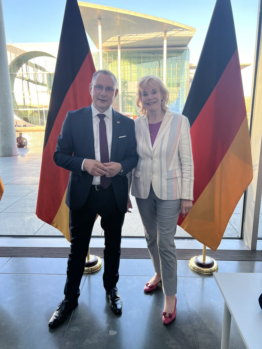 SteinbachErika's tweet photo. Am Rande des 1. Demokratiekongresses der AfD Bundestagsfraktion. Tino Chrupalla und ich haben uns ganz bewusst die im Bundestag so verpönte Deutschlandflaggen als Hintergrund ausgesucht. Trotz Gegenlicht https://t.co/O9TodxssIE
