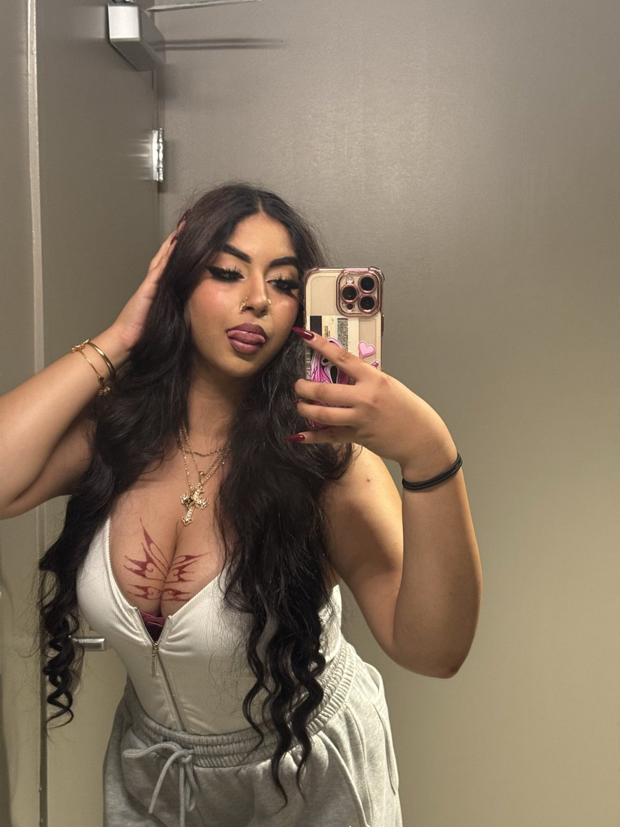 reebs_35's tweet photo. findom friday💋 i wanna see your wallet🥰 

#findom #sellingcontent

https://t.co/QQldkSmhgl https://t.co/9xvW8oqwrU