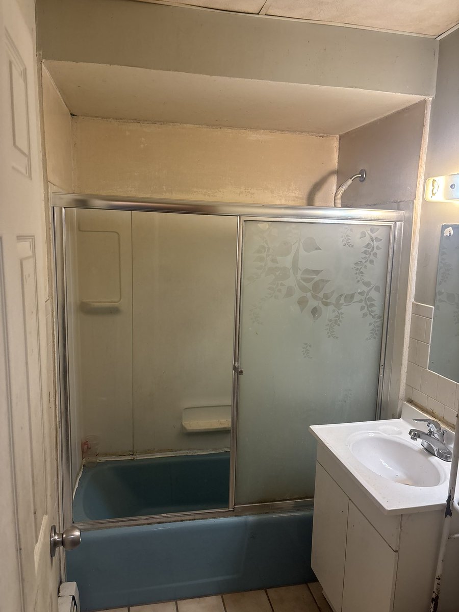 multifam_mike's tweet photo. Big transformation on this unit. Tenant had been there for over 10 years. We took it down to the studs. It was not cheap but we will own this asset for years to come and it will stand the test of time. https://t.co/FRLTOQTzwp