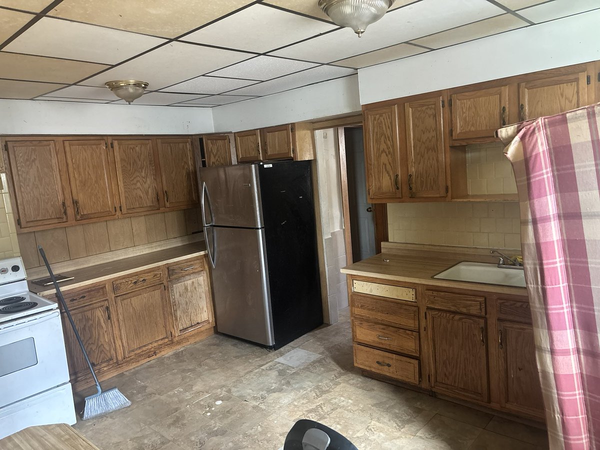 multifam_mike's tweet photo. Big transformation on this unit. Tenant had been there for over 10 years. We took it down to the studs. It was not cheap but we will own this asset for years to come and it will stand the test of time. https://t.co/FRLTOQTzwp
