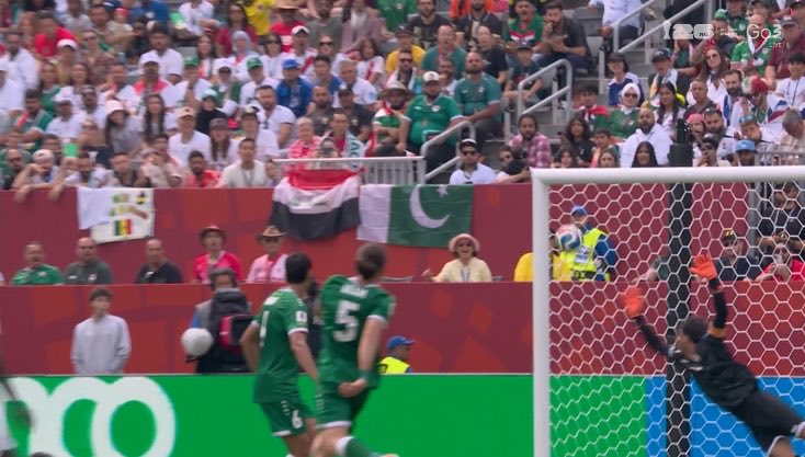 trendmill101's tweet photo. Gueye makes it 3 for Senegal 🇸🇳 
Senegal 🇸🇳 3-0 Iraq 🇮🇶 
#FIFAWorldCup https://t.co/6ExDY1lBpa