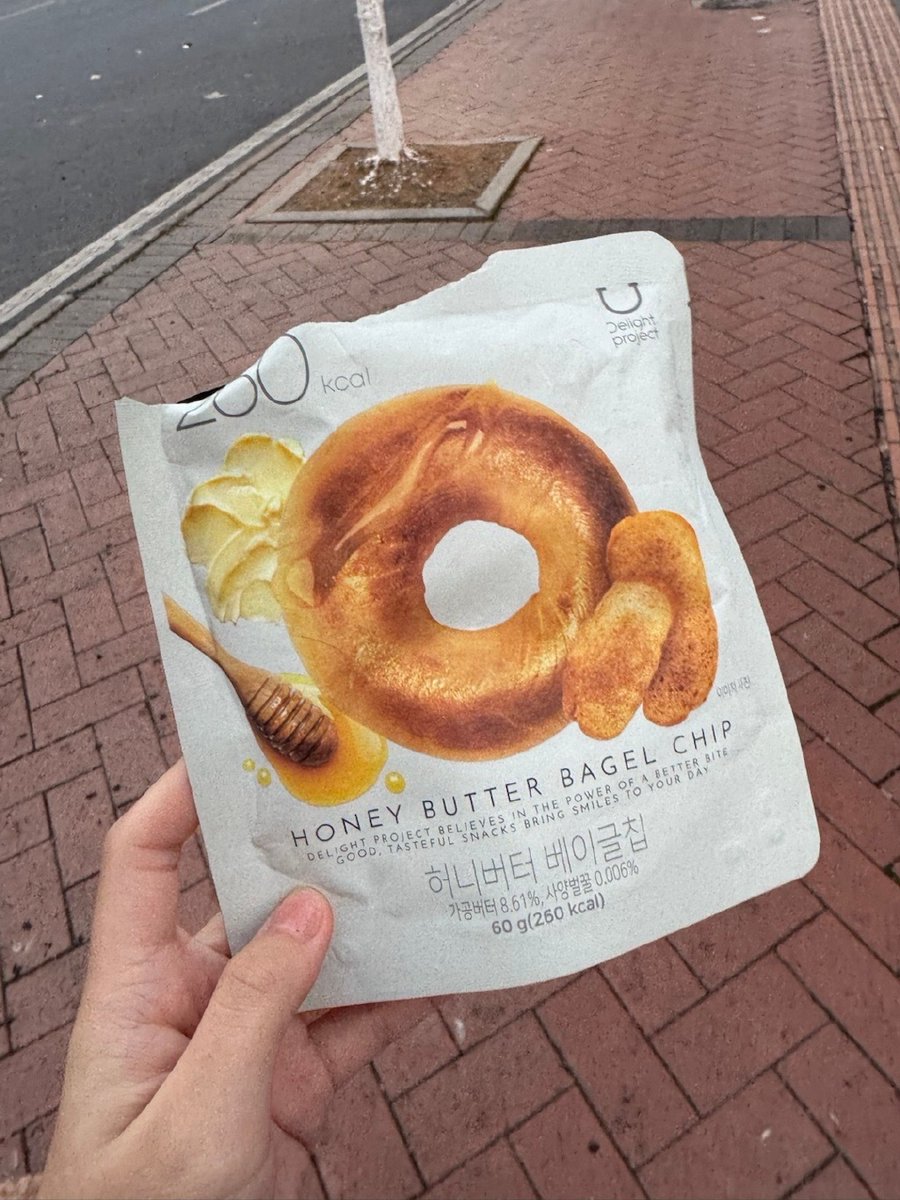 miketurn442's tweet photo. Sharing these addictive salted egg yolk potato chips with my squad  Who’s next to grab a bite https://t.co/LvB5aWI3wE
