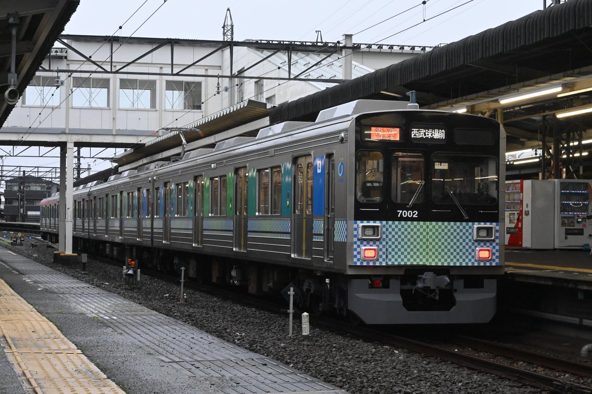 MusakaiE233's tweet photo. 【西武7000系 運用開始】
7102F 西所沢5:31→西武球場前

もと東急9000系「サステナ車両」、装い新たに西武狭山線にてデビューです。 https://t.co/nVEtayxyWw
