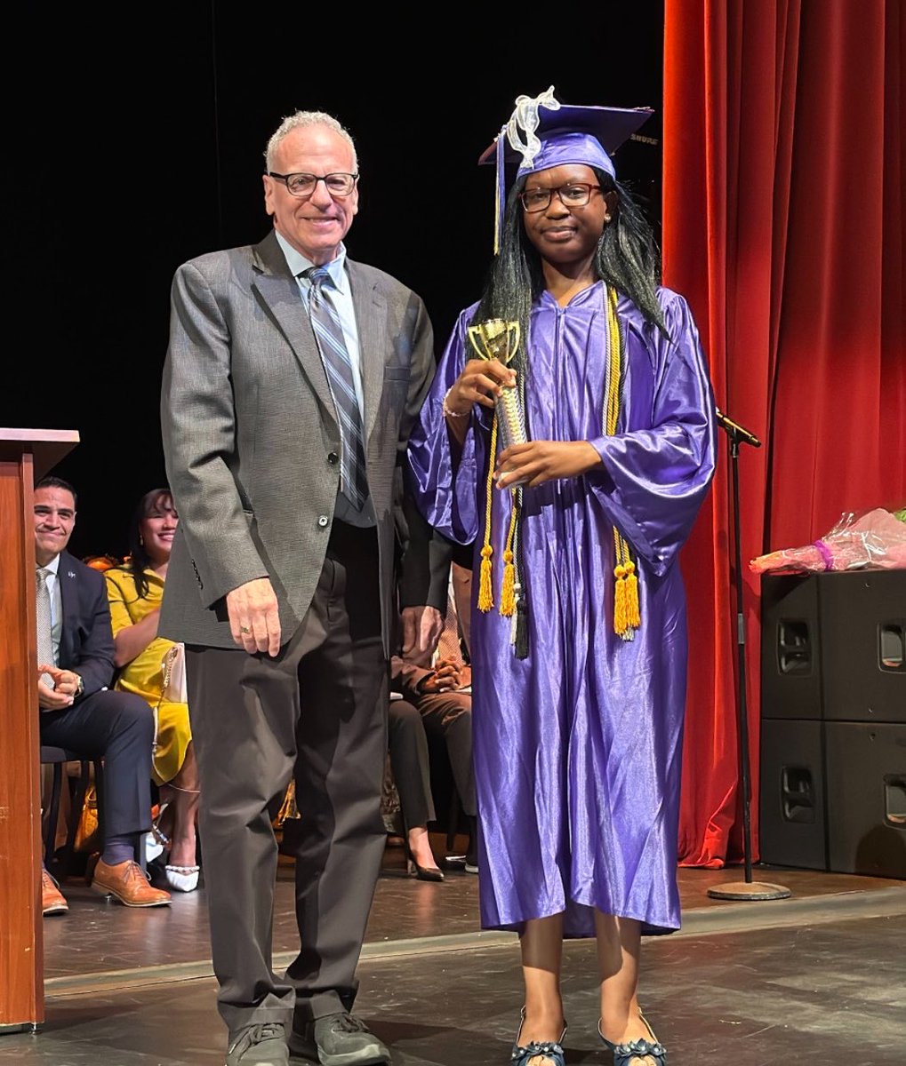 JeffreyDinowitz's tweet photo. Graduation season has officially come to a close, with the final group of students receiving the Community Service Award from my office this week. Congratulations to the graduates of P.S. 37, P.S. 19, P.S. 103 &amp; M.S./H.S. 368 on your outstanding academic achievements this year. https://t.co/bbKhN5otII
