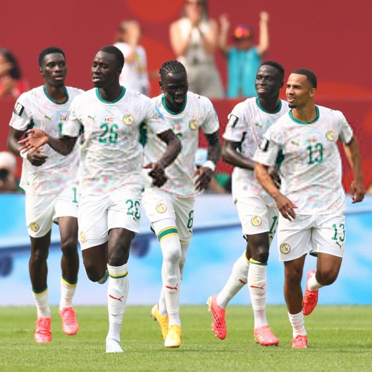 ActuFoot_'s tweet photo. 🚨🚨 LE SÉNÉGAL 🇸🇳 FAIT PROVISOIREMENT PARTIE DES MEILLEURS TROISIÈMES !!!

LES SÉNÉGALAIS SONT VIRTUELLEMENT QUALIFIÉS POUR LES SEIZIÈMES DE FINALE. ✅

ET POUR L'INSTANT... ILS AFFRONTERONT L'ANGLETERRE 🏴󠁧󠁢󠁥󠁮󠁧󠁿 !!! 🤯 https://t.co/54a7L6AkcM