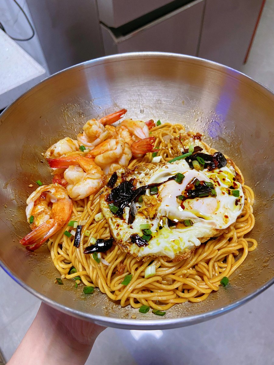 bespokous's tweet photo. Just whipped up 15-minute garlic butter shrimp pasta—creamy, fragrant, and tastes like restaurant-level comfort! https://t.co/FXRXJMXC1V