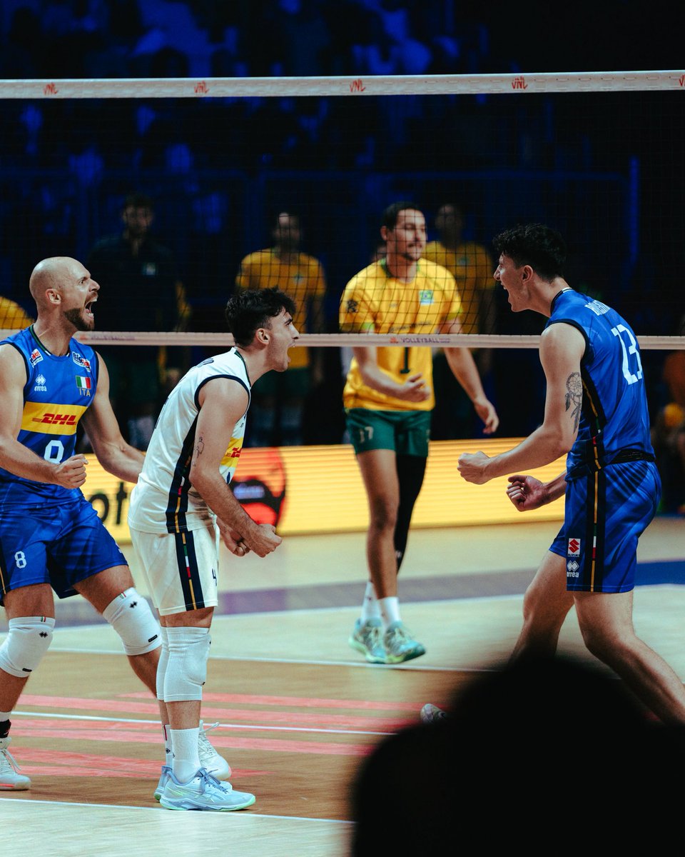 Federvolley's tweet photo. ✅ L’Italia ritrova il sorriso battendo il Brasile 3-1 💪

Domenica alle ⏰ 20:30 gli Azzurri sfidano i padroni di casa della Slovenia 🇸🇮

📄: https://t.co/8tkVCy6A4C
📸: https://t.co/0vOElwoyf1

#LaNazionale | #VNL2026 | #BePartOfTheGame | @volleyballworld https://t.co/ceQhMGK9By