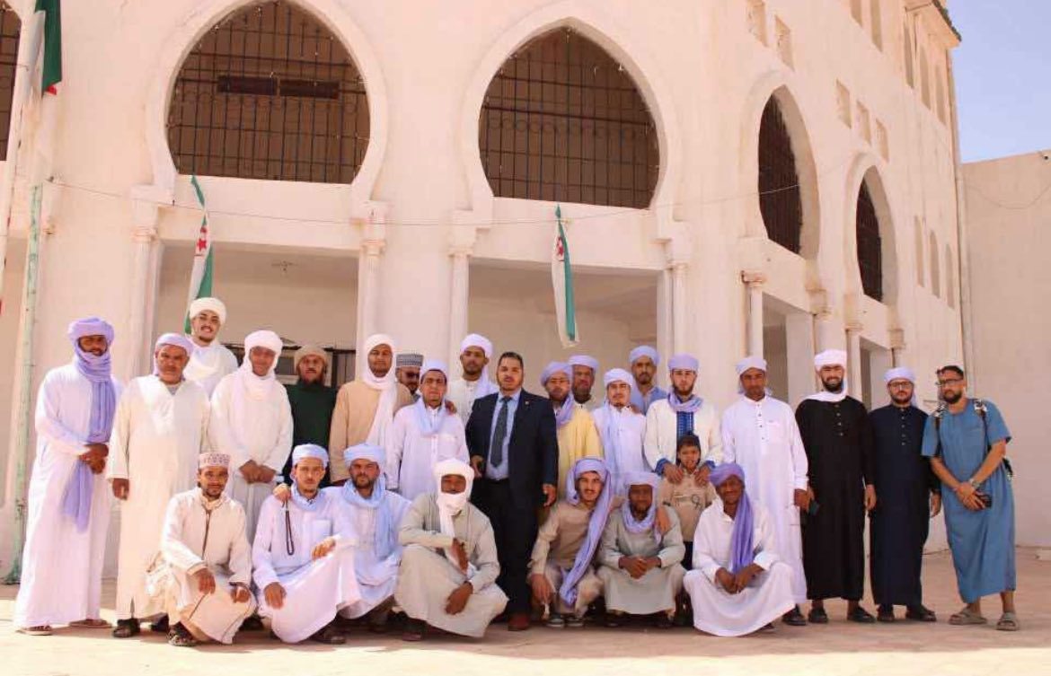 sadat_almaghreb's tweet photo. 🇩🇿 Les étudiants des instituts de formations des Imams de : 

- Sidi Okba (photo 1)
- Ain Madhi (photo 2)
- Tlemcen (photo 3)

Pour y accéder, les élèves doivent connaître le Coran par cœur. 
Le programme respecte le référentiel religieux algérien : malikite, asharite, junaydi. https://t.co/YdsYkBbuqE