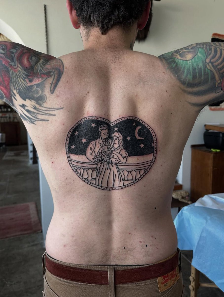 trohmaniaa's tweet photo. WAIST OF THE CENTURY https://t.co/zyIZYZDg12