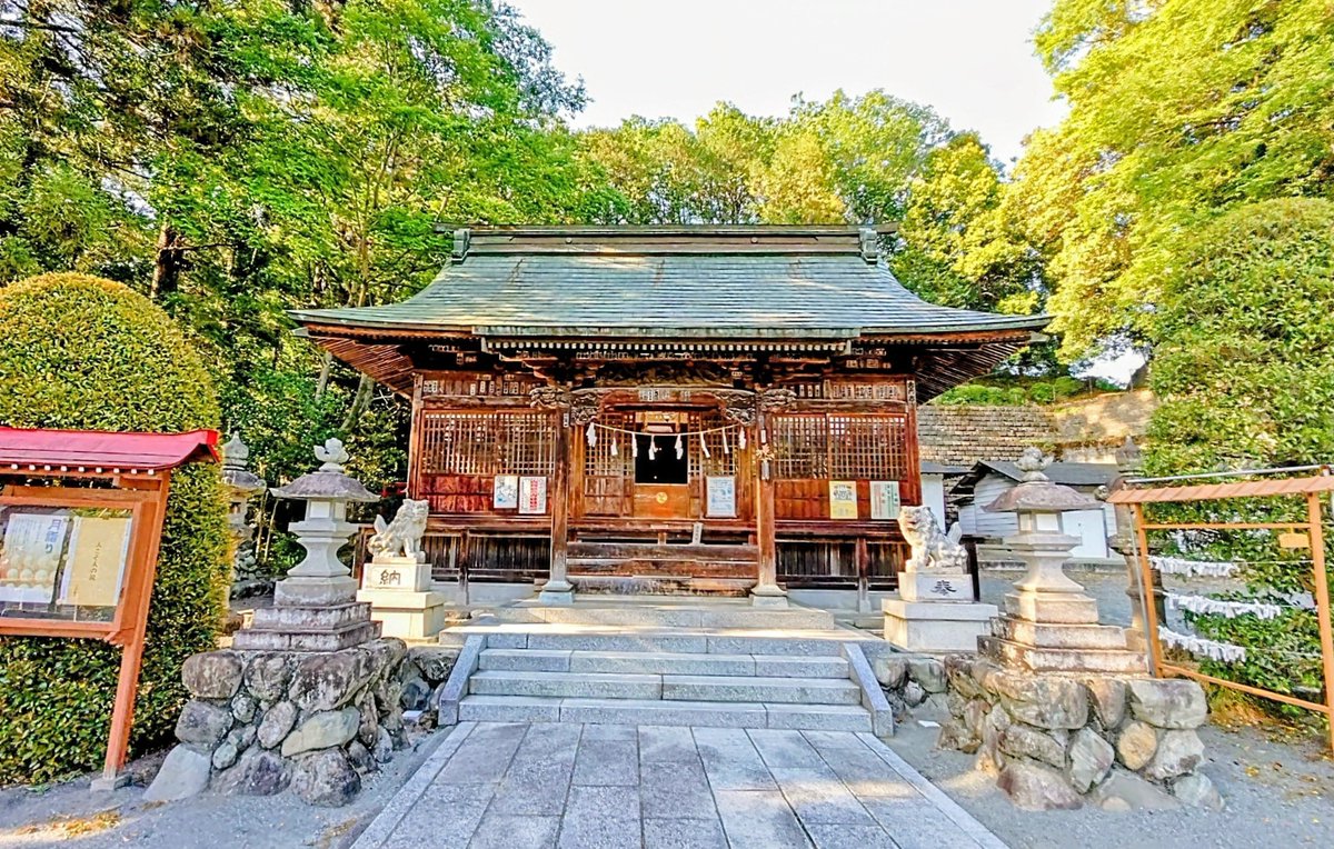 ts19780322's tweet photo. 東京都あきる野市⛩️岩走神社

『伊奈　総鎮守』

平安時代末期に信濃国伊那郡の住人が移住し故郷の戸隠大明神の分霊を勧請し創祀したと伝わる『旧多摩郡伊奈村の守護神』であり江戸時代後期には光格天皇より『神階正一位』の勅許を受けた由緒ある神社です。

御祭神:稚日女尊、手力男命、棚機姫命 https://t.co/iP4DxvGqVw