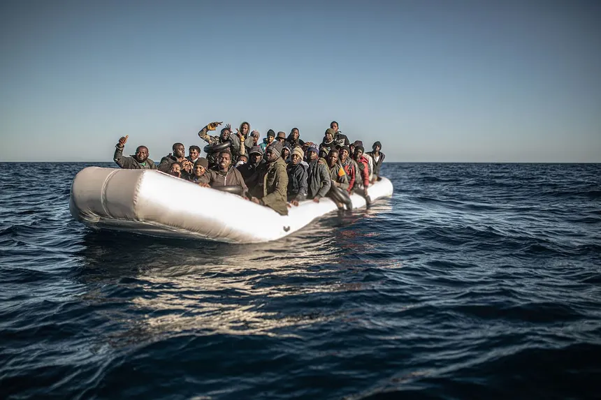 Friuli96's tweet photo. @manmandangon No son vikingos, son ilegales queriendo cruzar la frontera https://t.co/TLIAvtSnii